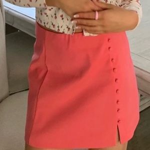 Cute short pick skirt great for summer!